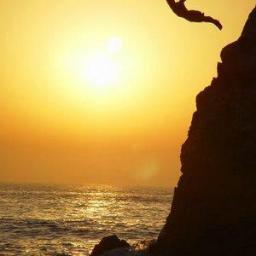 O Brasil precisa explorar com urgência a sua riqueza - porque a pobreza não aguenta mais ser explorada.