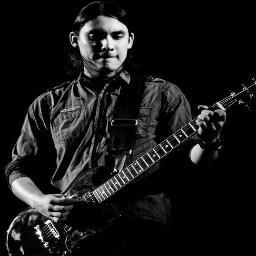 Administrador - Vocalista / Guitarrista na Banda No-Sense.