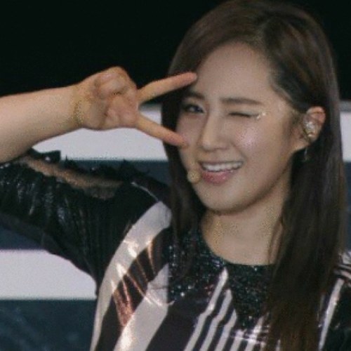 Hello(´｀*)!! I'm yuribot. From Gilrs Genaretion.. ⇢ Disney LOVE‥♡ Not real Yuri. flow☞@ byebye☞block.. @Amber_fx_bot←My Amber. 5 / 5 ♡