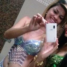 Ando devagar porque já tive pressa 
E levo esse sorriso porque já chorei demais 
Hoje me sinto mais forte, mais feliz quem sabe