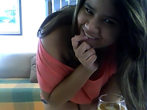amo minha familia pois amor so de pai e mae. agora adimiro meus idolos e adoro meus amigos poucos porem verdadeiros