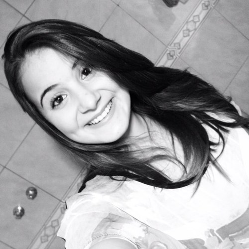 “Prefiro, então, ter a ti assim: longe. Longe, bem longe. Que longe eu não te vejo. Não te sinto. Às vezes, nem te quero. Ou finjo...”