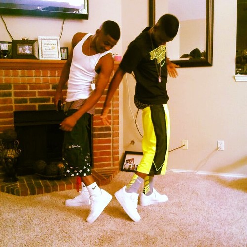 S.N.DDD datz da clicc ii claim. I love spendin money$$$ ima DIXON SMASHA...#FreeQuaisBloody Follow Mee!!!