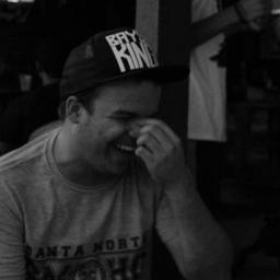 Hardcore. Straight edge. Vegetariano. Nordestino. Futuro jornalista e fã de Mr. Pickles.