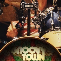 bandagroovytown's profile picture. A Groovytown consolida um balanço que não deixa ninguém ficar parado. O samba rock, samba tradicional e, é claro, a música nordestina formam o o nosso balançado