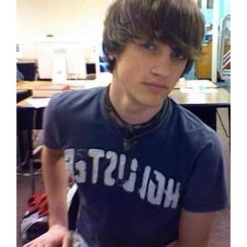 18, canadian, follow for a follow, music and my girlfriend is my life
