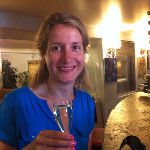 Fan of food, wine, great foodie experiences, and not forgetting baking an occasional treat.