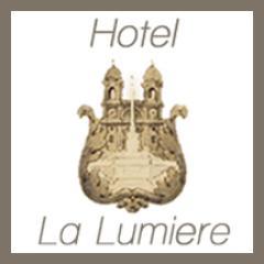 Lo splendido Hotel La Lumiere di Piazza di Spagna, si trova in via Belsiana, zona centrale di Roma, a pochi passi dai più importanti monumenti.