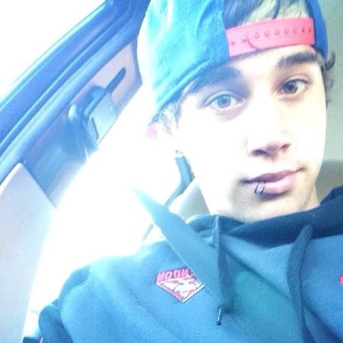Tui. Slu+. Directioner. 2/5 Janoskians. Jai and James + Norm. Mentally married to All 5 of The Janoskians. ♥