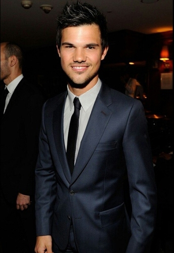 Unofficial Fanbase of Taylor Lautner. Follow us guys, we cancelled to change. ♥ so thankyou :))