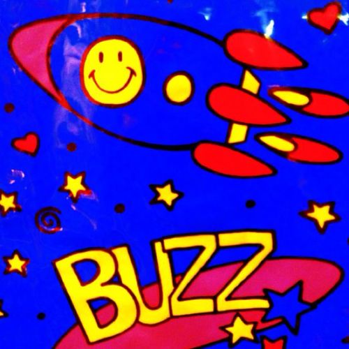 お子様からご年配の方まで楽しめる、様々なジャンルの古着を取り揃えたお店です❤︎商品のお取り置き、お問い合わせなどは、お電話(052-242-5624)で承ります！通販は行っておりません。営業時間11:00〜19:00(土日祝は10:30〜19:00)