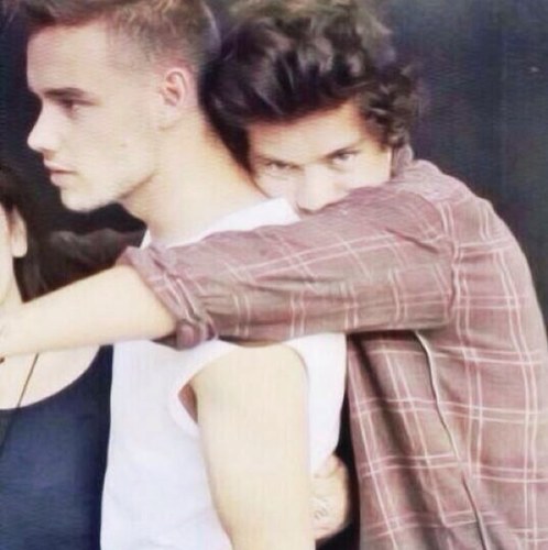 THIS IS SAVED, FOLLOW @ITSIRISHBIEBS BC I GIVE YOU A FREE FOLLOW CUNT