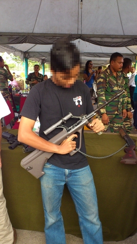 DenDotMy's profile picture. #TeamSingle . #UbuntuUser . InLoveWith Ubuntu 13.04 - ® 2013 DenDotMy™ -