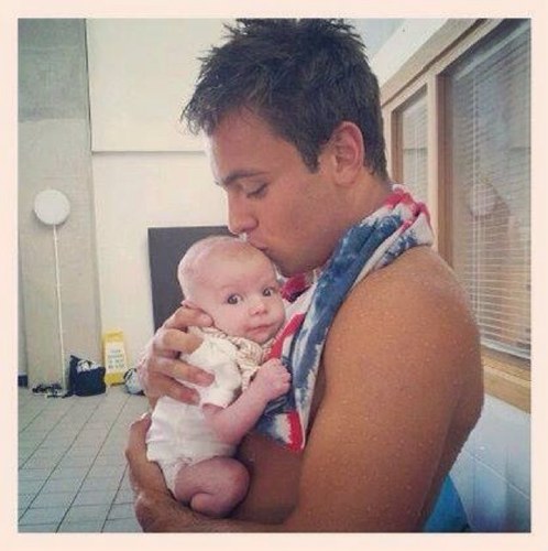 Hey, I've been a fan since 2008 & this is a fan based account. I follow back 100%. #TeamDivers #ProudOfTom