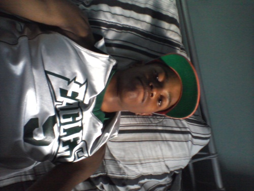 Y.O.L.O  #TeamSingle #TeamDarkSkinned 17 n a senior ride n die wit fam n looking for what i need in life