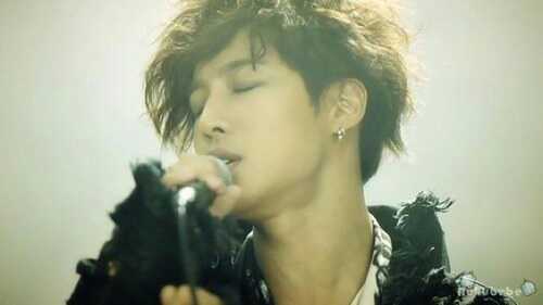 I love kim hyunjoong. I like his honest ,natural and very funny. Even if there is any thing. I will continue to cheer him.