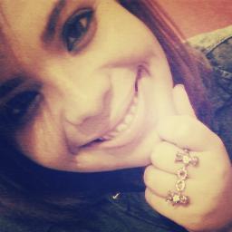 Tipo uma foto com um sorriso inocente.