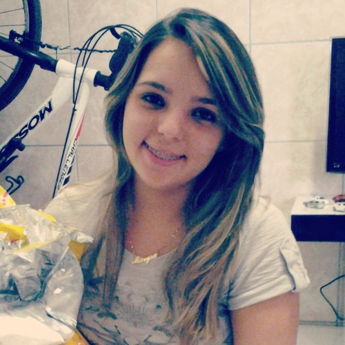 Sonhadora, futura estudante de direito, realizada e outras coisas mais.. Não adianta você quer ser eu, ser igual a mim, e ter o que é meu!