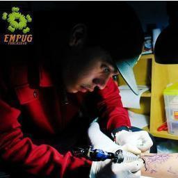 Tatuador profesional Artista de corazón