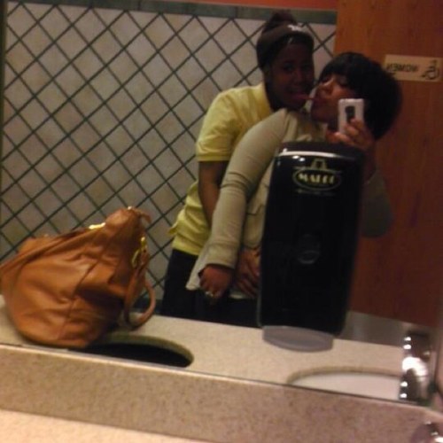 #TeamRedBone #TeamHomo #TeamLongHair #TeamFollowback im in a relationship . im faithful and commited in my bae Voice aha.