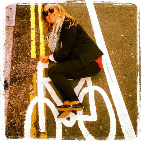 Pro-people watcher, high heel runner, ambi-turner and sarcastic critic of life. Welcome...