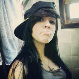 Sou uma eterna foragida de mim mesma. Anseio por uma prisão que possa me libertar.