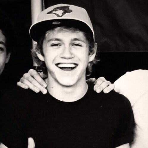 i gave you a damn free follow so you should really follow @treasurednouis