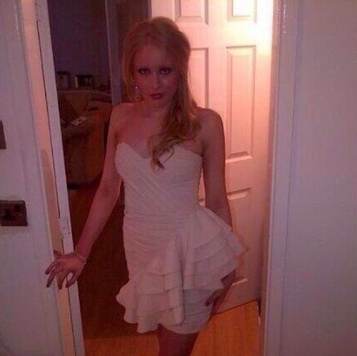160 characters isn't enough to write about how attractive I am but look at my picture and I'm FINE! Tweet me Don't be shy, horny teen looking for sex x