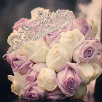 ‏إن غزيت السمــا لاتكسب نجـــوم .. يا تجيب القمـــر ولا بـــلاهــــــا ! Instgram: BINT_QATAMI