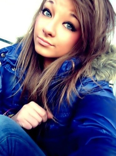 Pauline , J'ai 12 ans . Ma meilleure C'est farah  Bref Je FOLLOW BACK