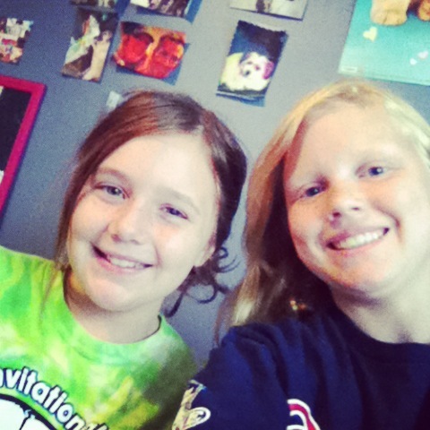 we love you guys and makeup !you follow us ,we follow you
