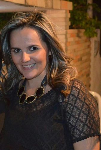 Administradora, Pós graduada em Marketing, Esposa, Mãe ( Gabriel - meu amor!) e muito feliz pela vida que Deus me deu.