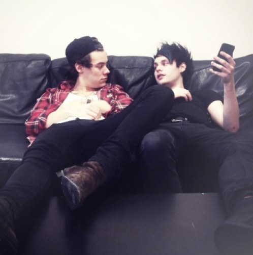 Two teenage fangirls! 0/5 & 0/3 NO LONGER TWEETING RARE PHOTOS!