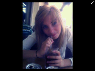I aM aLwaYs haPpY .. Is tHere fOr mY FriEnDs 24/7 ..** love music , dancing , singing , new things explore ,and more !                   Bbm pin : 285D29A1
