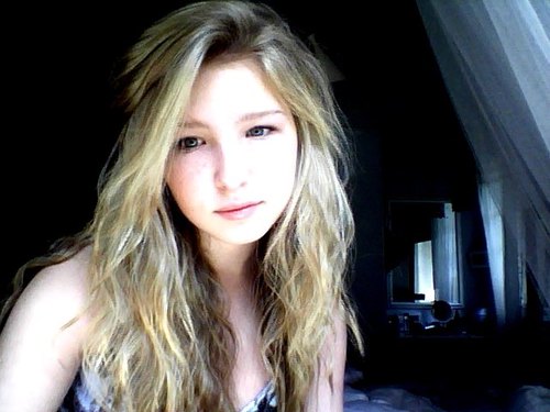 Hi I'm Ashley, I follow back :) instagram - @ash_rosenberg ♥