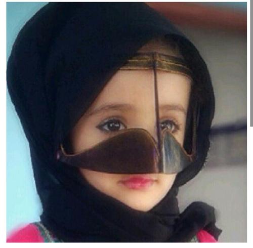 ‏‏‏​اثق بانني فتاة مختلفہ ، احمل في داخلي روح حنونہ ، لگنها تتعب عندما تضيق بها الحياة..لست مثاليہ ولكن اقسم بان نيتي طاهره للجميع وهذا {يكفيني}