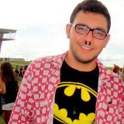 alto, bonito e sensual ;3.....bom, não sou nada disso, mas sou legal =)