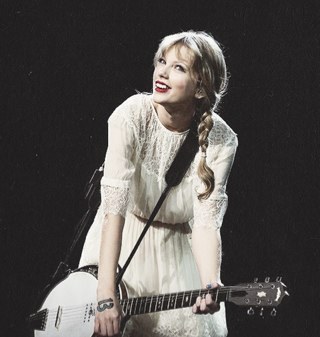 hi, pls follow @decembergrande in return for me bein so nice and givin u this free follow lol i promise ill follow back if ur a swiftie