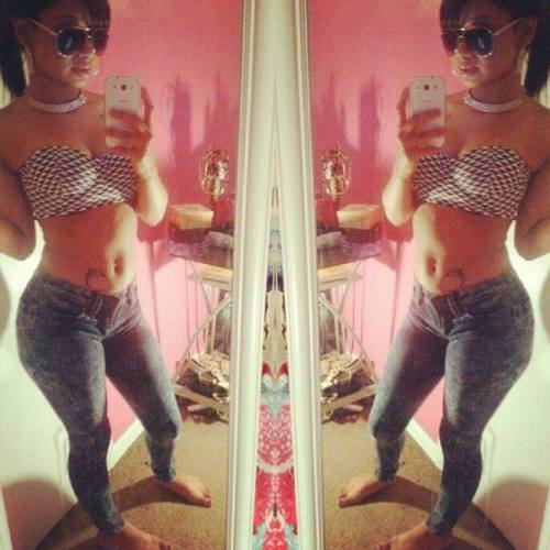 | 4'9 | 19 years old  