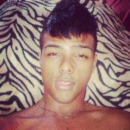 Carlinhos 18 anos sou muiiito extrovertido, Gosto muito de sair com os amigos! Minha maio Paixão é joga Futebol #14  
msn: carlinhos_003@hotmail.com :)