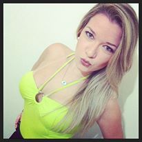 Formada em estética, loira, mas não sou burra. To aqui pra falar bobagem, se fosse pra falar de amor eu falava com o Marcinho