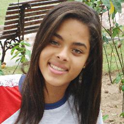 Sorrir não mata. Viver não dói. Abraçar não arde. Beijar não fere. Rir não machuca. Perdoar não faz mal. Você não tem motivos para não tentar ser feliz.