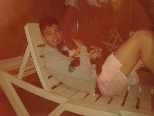 Multimillonario, creido, modelo de Calvin klein y Franklin Marshall. Gran madridista (L)