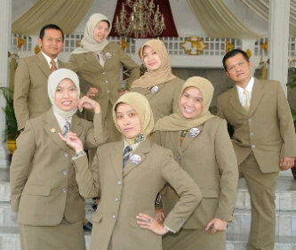 A team of seven fabulous people : Funny,Ine,Mihel,Yevvie,Susan,Rini,Wawan..:)