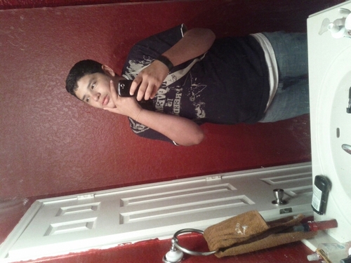 I'm tall and like Dubstep. Kik me At NiCKS63