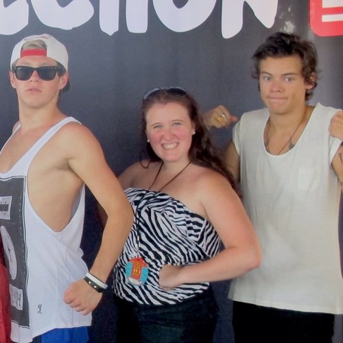 hi im sam : follow my bestfriend @supracrazyniall :)) we asked the boys to be superheros and harry turned into a egyptian. & i have joshs drum stick thanks haz