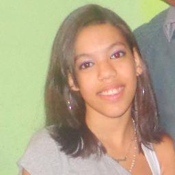 chata , sincera , barraqueira , animada (ate dms) haha , 16 anos , Sãao Pauliina , extrovertida , chorona , dramatica