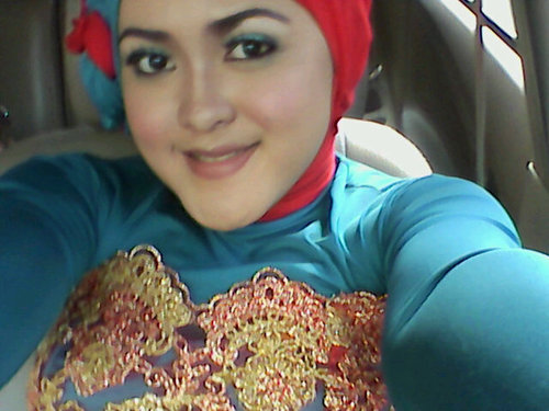 anak bungsu dari keluarga sederhana yg ingin menjadi wanita sukses dimasanya