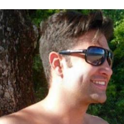 Não sou de demonstrar sentimentos, mas sou cheio deles! Eu sofro em silêncio,amo com o olhar e falo por sorrisos... http://t.co/dBh1K2GN5k