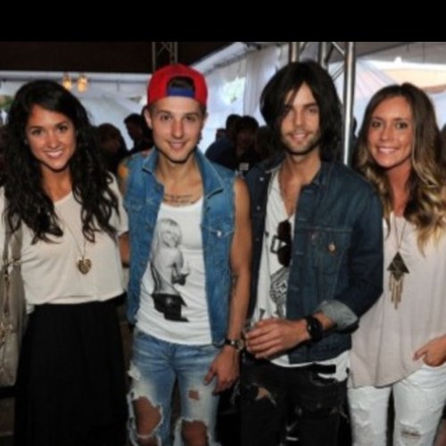 Hey,We r the Cleveland Ohio Hot Chelle Rae fans!We love HCR!Its r band who came here in OH!